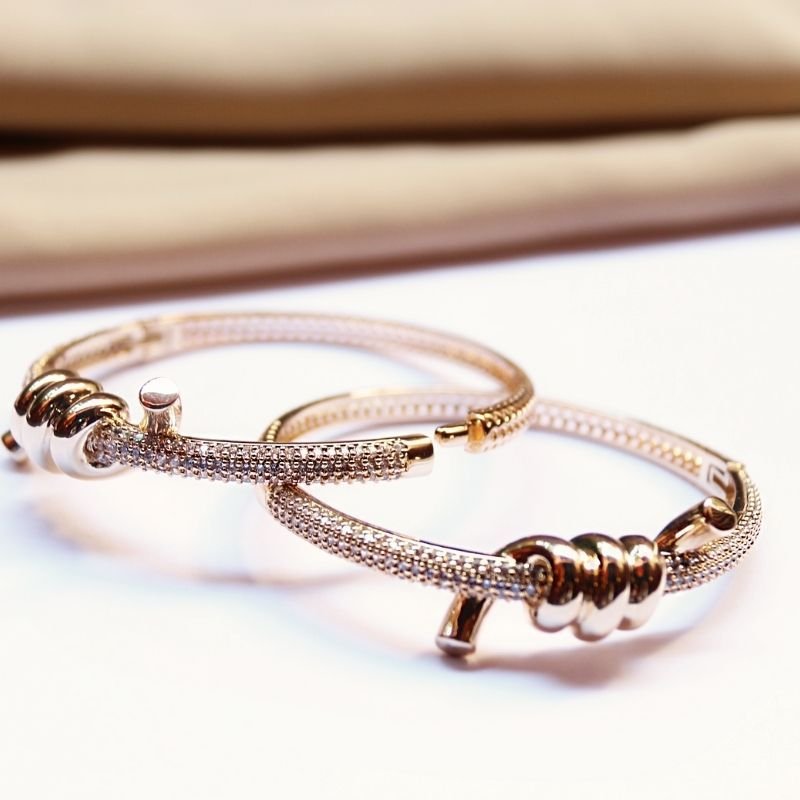 Bracelete Nó Cravejada De Zircônias Luxo